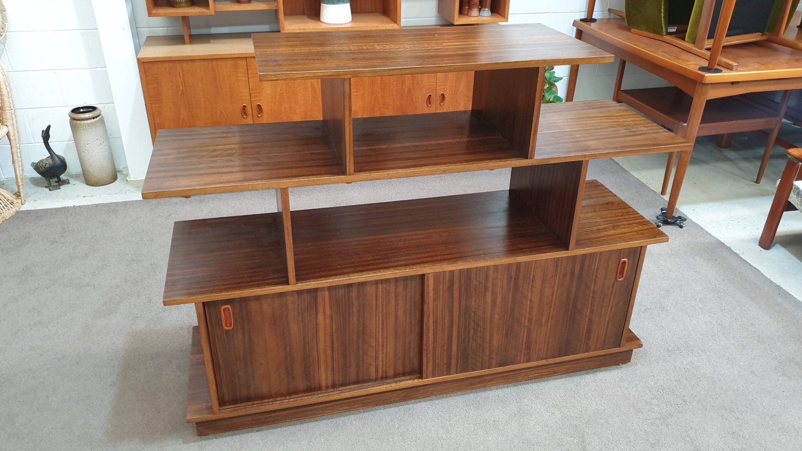 Retro Display Shelf LP Hilton and Main