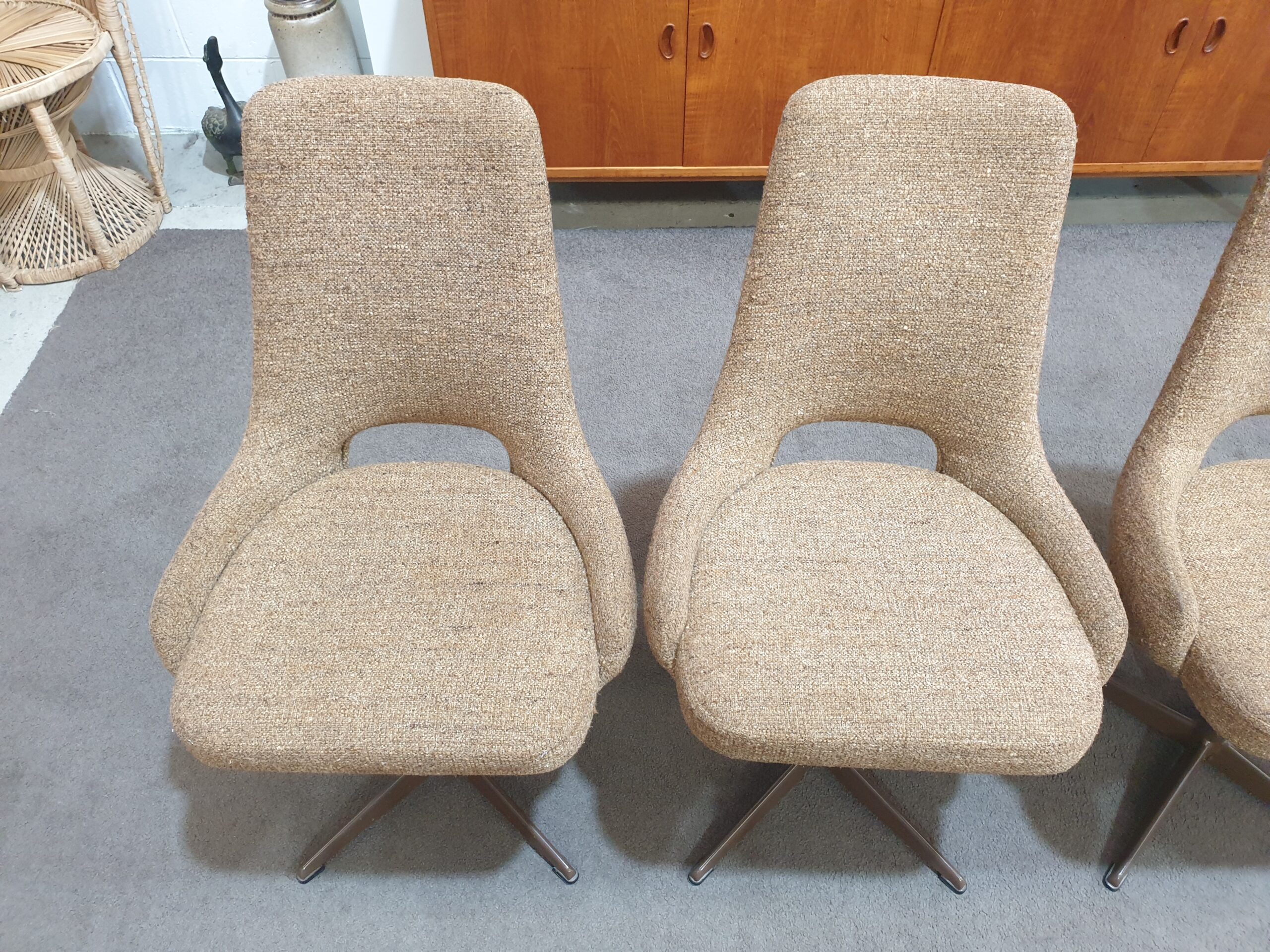 Retro Swivel Kitchen Chairs X 4 KENDALL Hilton And Main   70073 Scaled 