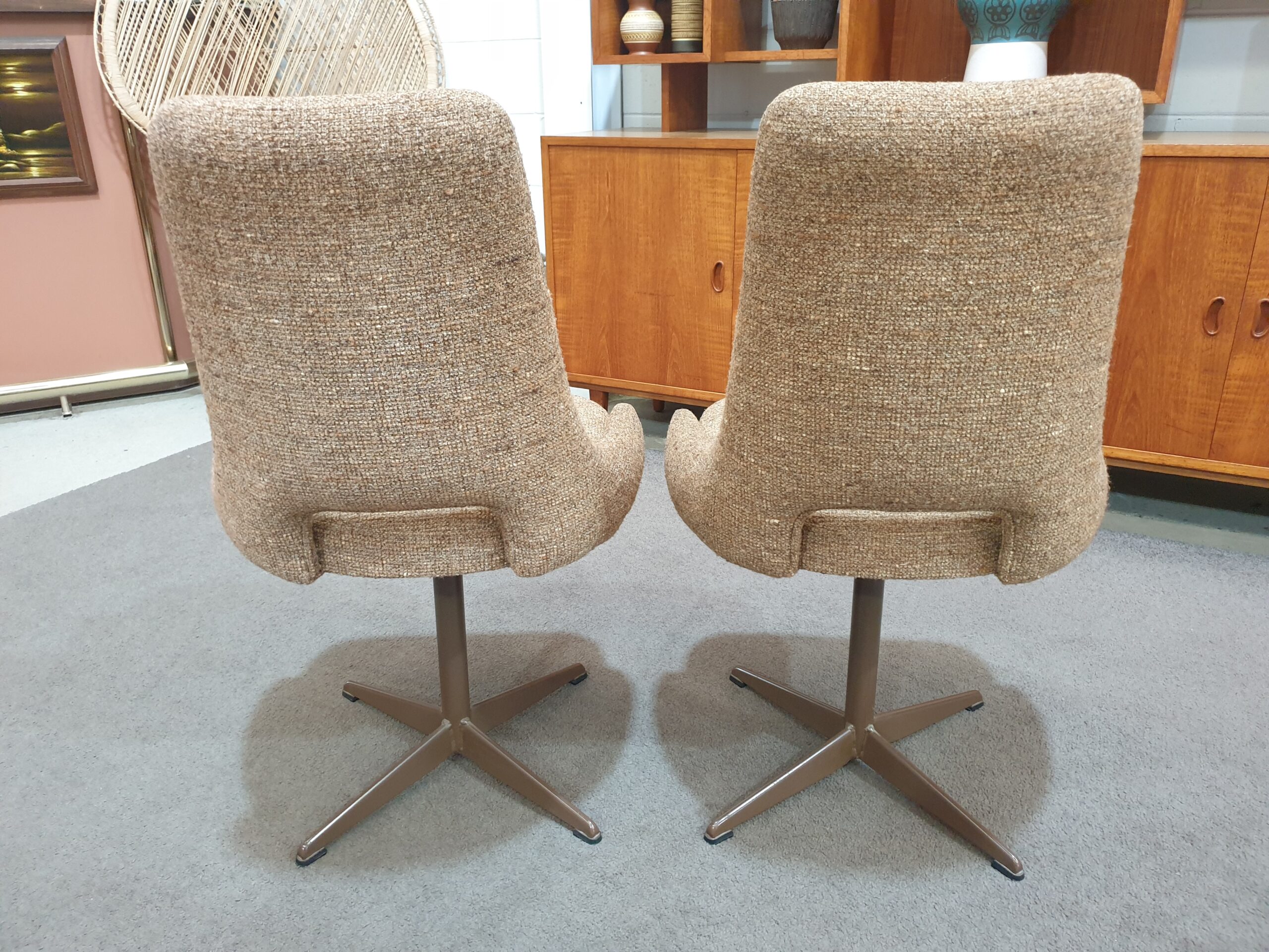 Retro Swivel Kitchen Chairs X 4 KENDALL Hilton And Main   70080 Scaled 